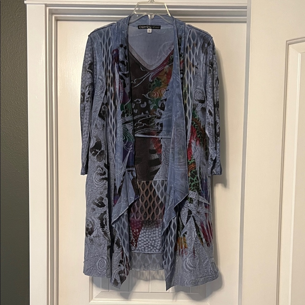 Feminine Clotheshead Women's Blue Patterned Blouse, Size Medium, Like New